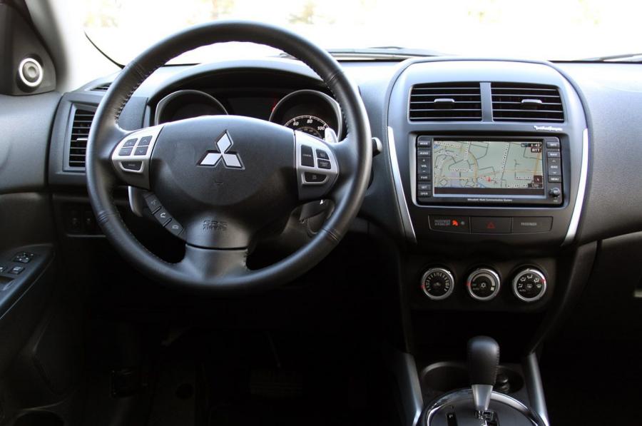  Mitsubishi Outlander Sport SE AWC 2011 года  (фото 35 из 48)